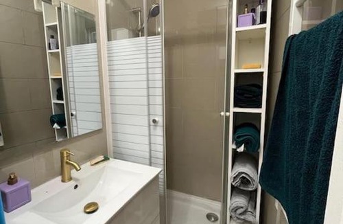 Rosny-sous-Bois Apartment | F2 Entièrement équipée - Centre commercial Rosny 2 - Porte de Vincennes - 2 Pers