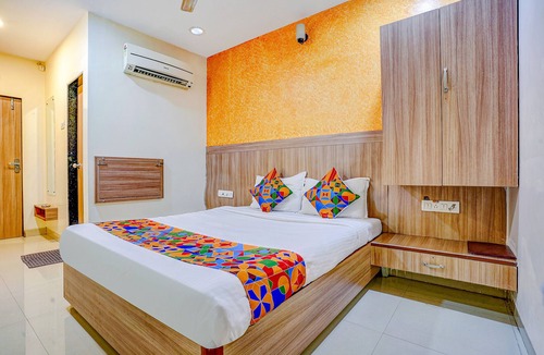 Vile Parle East Hotel | FabHotel Prakash Inn - T2 - Chhatrapati Shivaji Airpor
