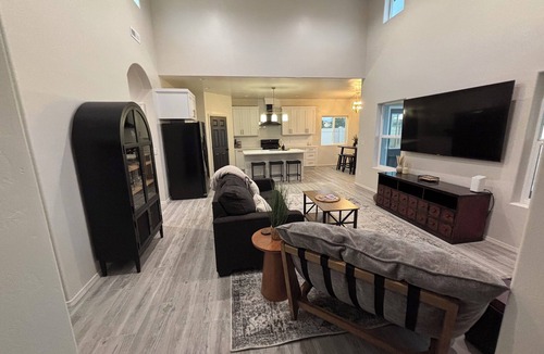 Farmington House | Fabulous 3-bedroom townhome with AC in Farmington