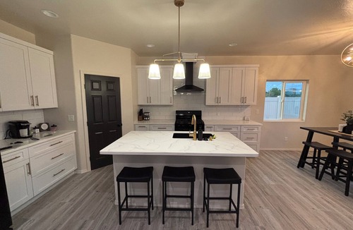 Farmington House | Fabulous 3-bedroom townhome with AC in Farmington