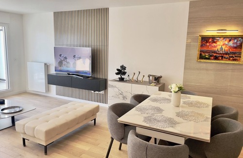 Saint-Ouen Apartment | Fabulous 3BR Apt at the doors of Paris, view on Sacre Coeur, parking, WiFi A/C