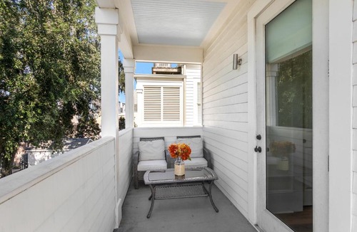 Faubourg Lafayette Apartment | Fabulous Cottages with City Views