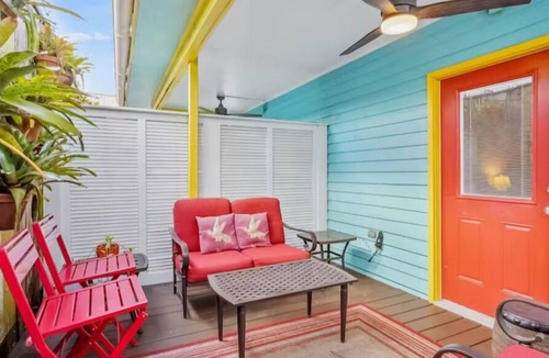 Lower Garden District Apartment | Fabulous Cozy 2BR Steps to Magazine Covered Patio