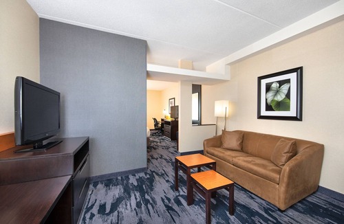 Gateway Hotel | Fairfield Inn & Suites by Marriott Toronto Mississauga
