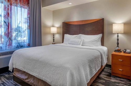 Holiday Hotel | Fairfield Inn & Suites Holiday Tarpon Springs