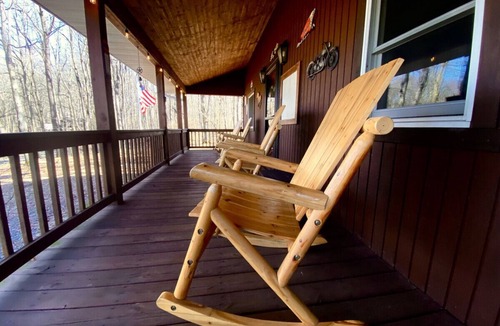 Mill Run Cabin | Fall Getaway Camp Buckshot: Sleeps 5 · 2BR 1BA · Hot Tub Fire Pit Fireplace