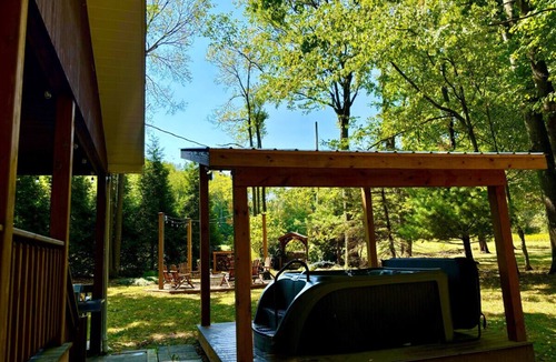 Mill Run Cabin | Fall Getaway Camp Buckshot: Sleeps 5 · 2BR 1BA · Hot Tub Fire Pit Fireplace