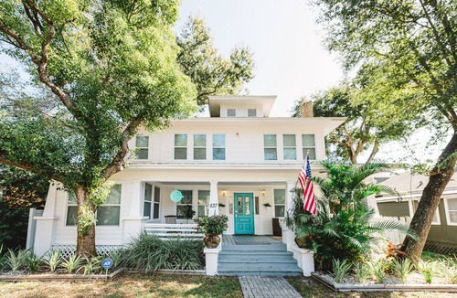 Historic Uptown House | Fall Getaway Deals! Quaint Historic Upstairs Apartment in downtown St Pete