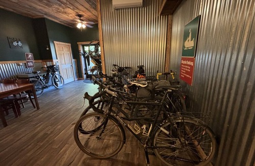 Ohiopyle Apartment | Fall Trailside Hotel 105: Sleeps 2, 1BR 1BA Grill Laurel Highlands