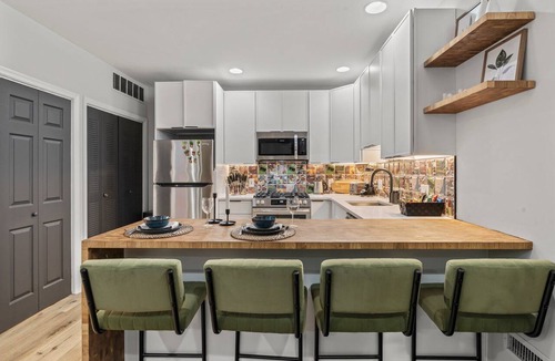 Old City Condo | Fam Friendly | Old City | Near Historical Sites