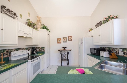 Crescent Lakes House | - Family Affair Villa -
