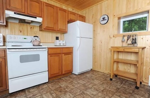 Munson Cabin | Family and Pet friendly, Lodge is 20 mins From Penn State, State College PA
