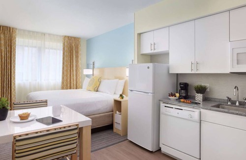 Central Business District Resort | Family Break! Great Downtown Base near Lafayette Square & Louis Armstrong Park