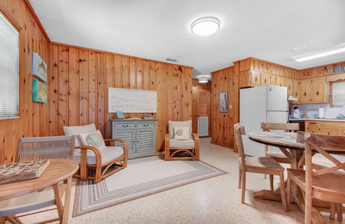 Kiska Beach House | 🌊Family Friendly-Walk to Beach-Retro Bungalow🌊