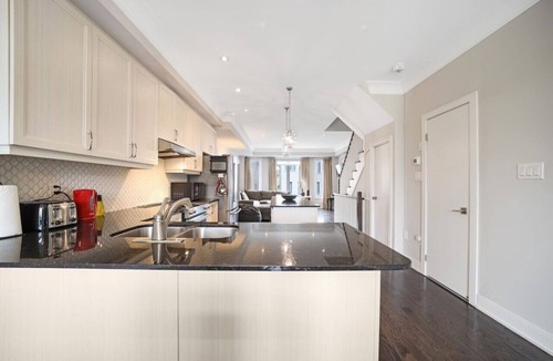 Lakeview House | Family-Friendly 3BR Mississauga Home w/Parking