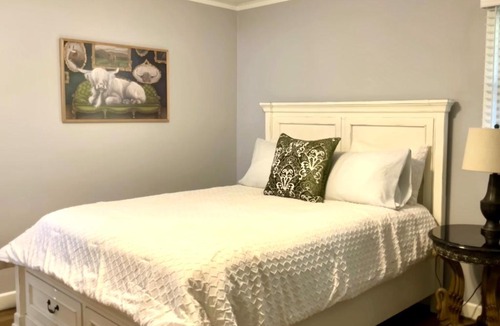 Taylors House | Family-Friendly 4 bedroom home with game room.