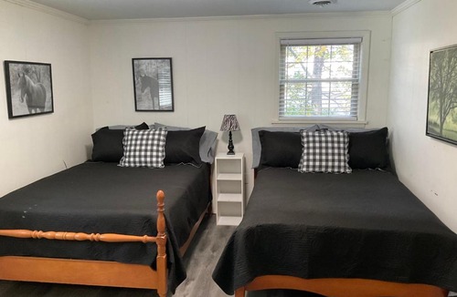 Taylors House | Family-Friendly 4 bedroom home with game room.