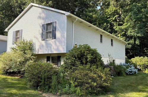 Park Forest Village House | Family Friendly 4 Bedroom House Near Penn State University