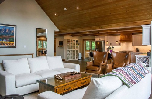 Dunchurch Cottage | Family friendly all season cottage on Whitestone lake. Nestled on 7 acres forest