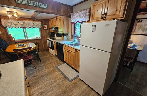 Ohiopyle Cottage | Family friendly, cozy cottage with hot tub in Ohiopyle!