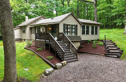 Ohiopyle Cottage | Family friendly, cozy cottage with hot tub in Ohiopyle!