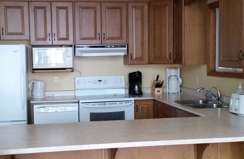 The Archipelago Cottage | Family Friendly Granite Point Cottage