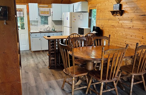Clearview Cabin | Family Friendly Houskeeping Cabin with additional Bunkie.
