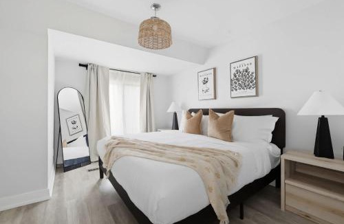 Church and Wellesley House | Family-Friendly Modern 4-Bedroom Getaway in TO