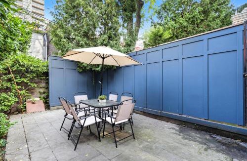 Church and Wellesley House | Family-Friendly Modern 4-Bedroom Getaway in TO