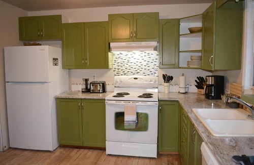Amherstview Apartment | Family friendly neighbourhood