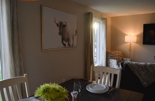 Amherstview Apartment | Family friendly neighbourhood