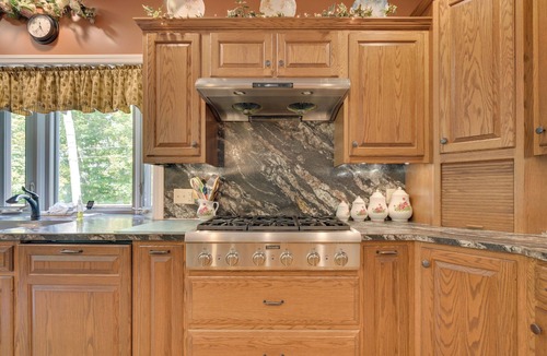 Calvin House | Family-Friendly Retreat w/Deck in Cassville!
