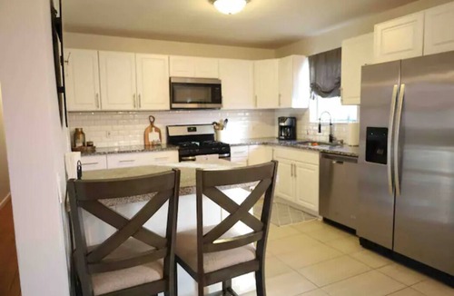 Fairview House | Family friendly Spacious 4 bedroom 3 bathroom getaway