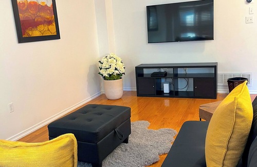 Central Erin Mills House | Family-friendly townhome in Prime Mississauga Location - Close to Everything.