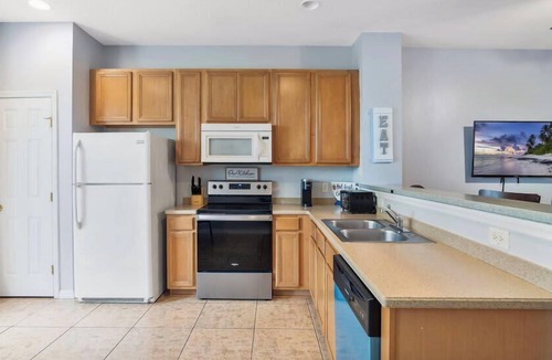 Crestwynd Bay House | Family Friendly Townhome Near Attractions