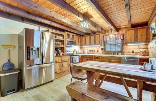 Blandburg House | Family-Friendly Tyrone Cabin w/Deck Near Hiking