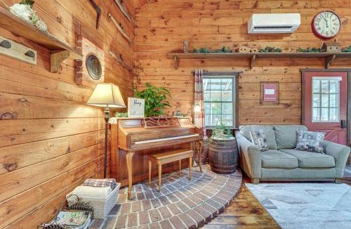 Blandburg House | Family-Friendly Tyrone Cabin w/Deck Near Hiking