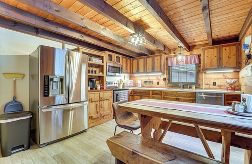 Blandburg Cabin | Family-Friendly Tyrone Cabin w/Deck Near Hiking