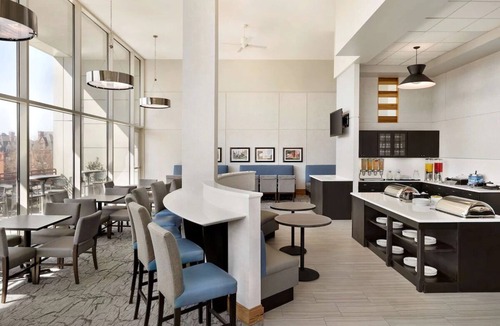 Spruce Hill Hotel | Family Friendly UPenn Proximity: Free Breakfast & Comfy Suites with Full Kitchen