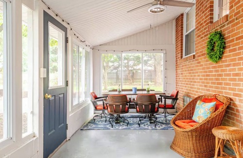 New Cumberland House | Family Friendly, Peaceful Yard, Dedicated Work Space, Close to Local Attractions