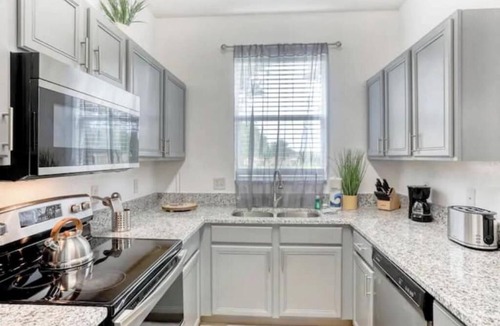 Regal Palms House | Family Fun Near Disney,4 bedroom Home w/wifi, Game Room & Pools.