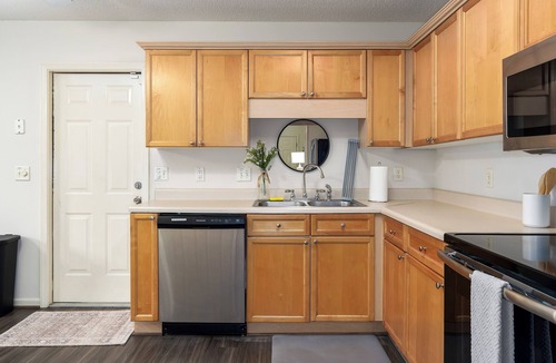 Pelham House | Family Gem in Pelham 3BR/2Bath 1 LEVEL Pet friendly home