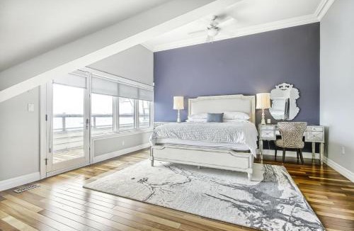 Alcona House | Family Lakeside Oasis