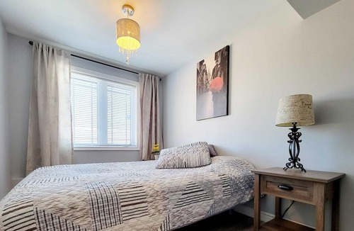 Innisfil Apartment | Family-oriented neighborhood. Modern basement apartment with beautiful ravine.