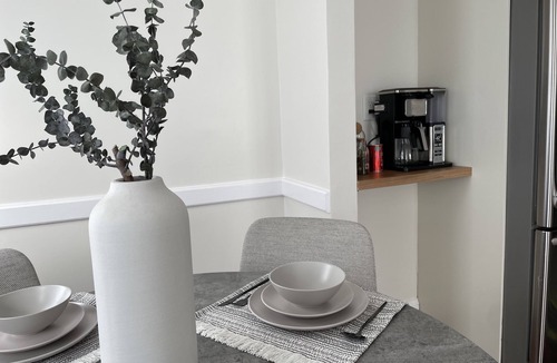 Franklin Square Apartment | Family-Pet Friendly Close 2 Long Island Railroad, NYC/Incl. Free WI-FI & Parking