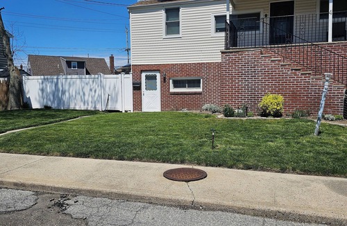 Island Park House | Family/Pet-Friendly 3 bedroom Apartment close to the beach.