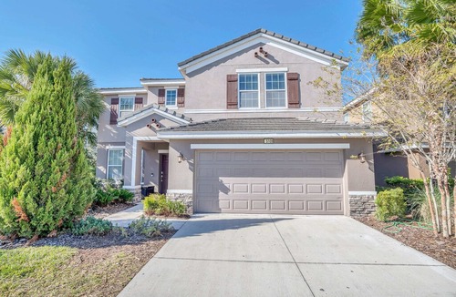 Loughman House | Family Resort - 6BR Home - Private Pool, Hot Tub and BBQ!
