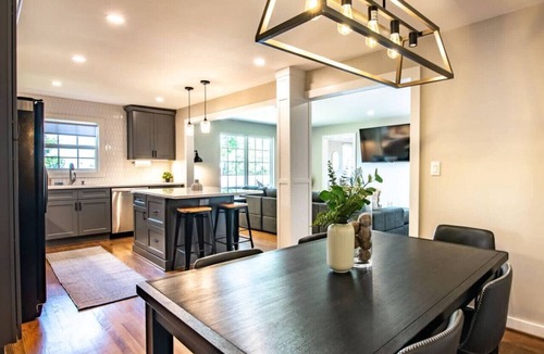 Glen Iris House | Family Retreat in Birmingham – 7BR/4BA