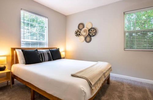 Glen Iris House | Family Retreat in Birmingham, 7BR 4BA