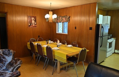 Unorganized Centre Parry Sound Cottage | Family Reunion Cottage - Can sleep 16+ - Includes Motor Boat, Canoe, AC - Wi-Fi